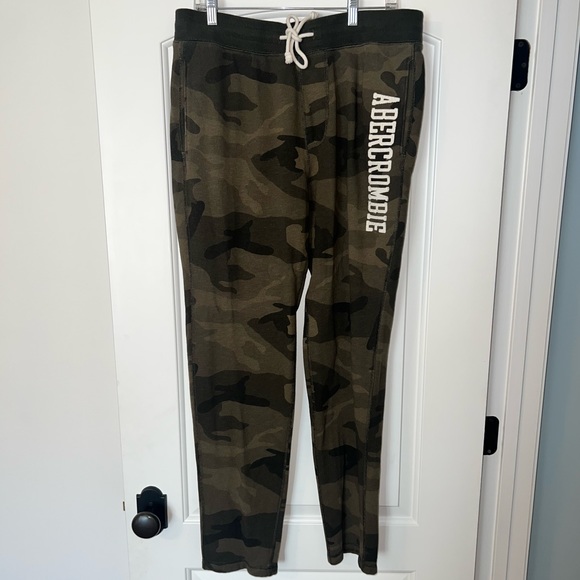 Abercrombie & Fitch Other - NWOT ABERCROMBIE AND FITCH CAMO SWEATPANTS SIZE LARGE